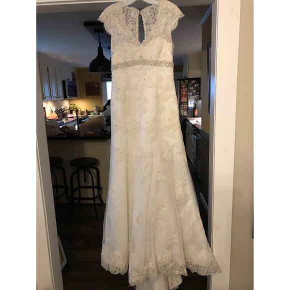 Ivory Wedding Dress with lace and sequins Size 6 - Picture 1 of 10
